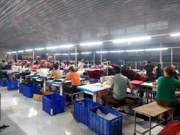 Nhà máy sản xuất túi du lịch xuất khẩu
